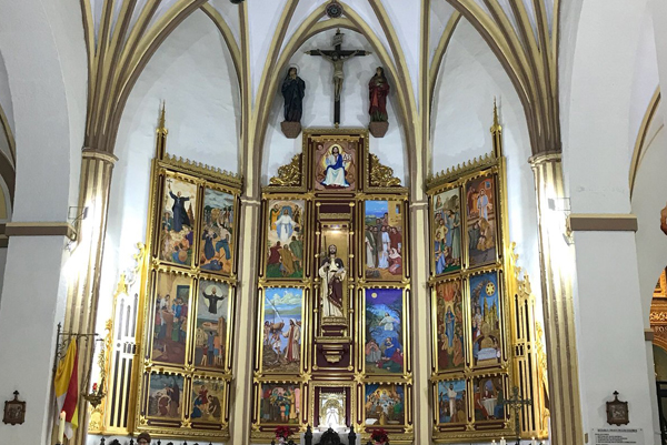 Iglesia en el interior